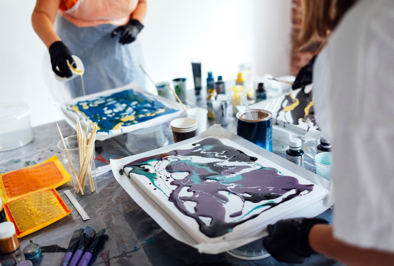 Las ventajas de la serigrafía en la producción de merchandising